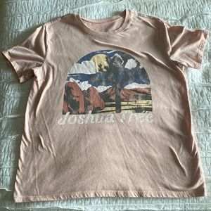 Graphic tee light pink medium